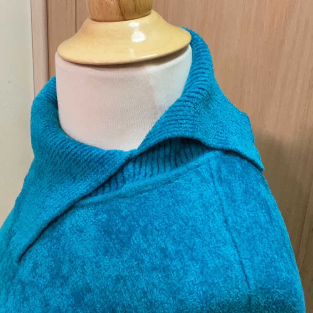 Turquoise - Picture 3 of 7